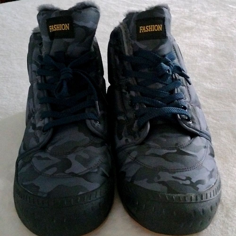 Men's Fashion snow boots size US 10